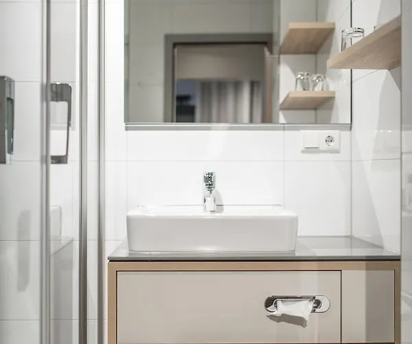 Statthotel Oda ve Kahvaltı 4*